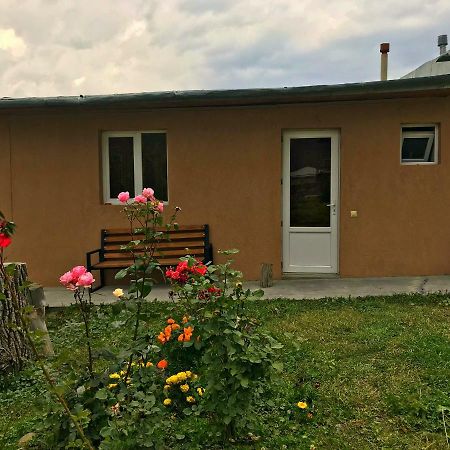 Piligrim Kazbegi Otel Dış mekan fotoğraf