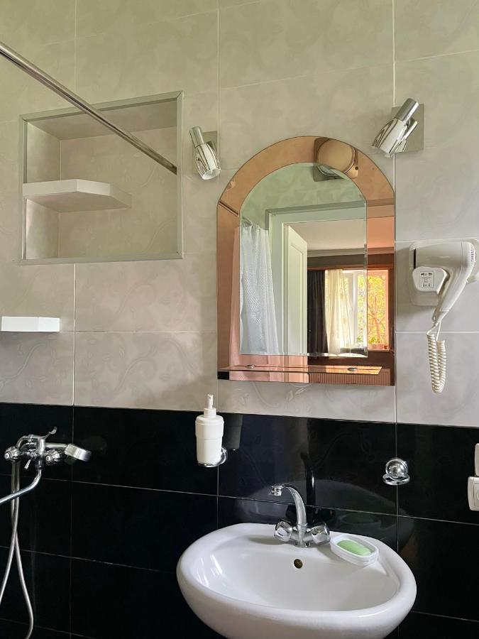 Piligrim Kazbegi Otel Dış mekan fotoğraf
