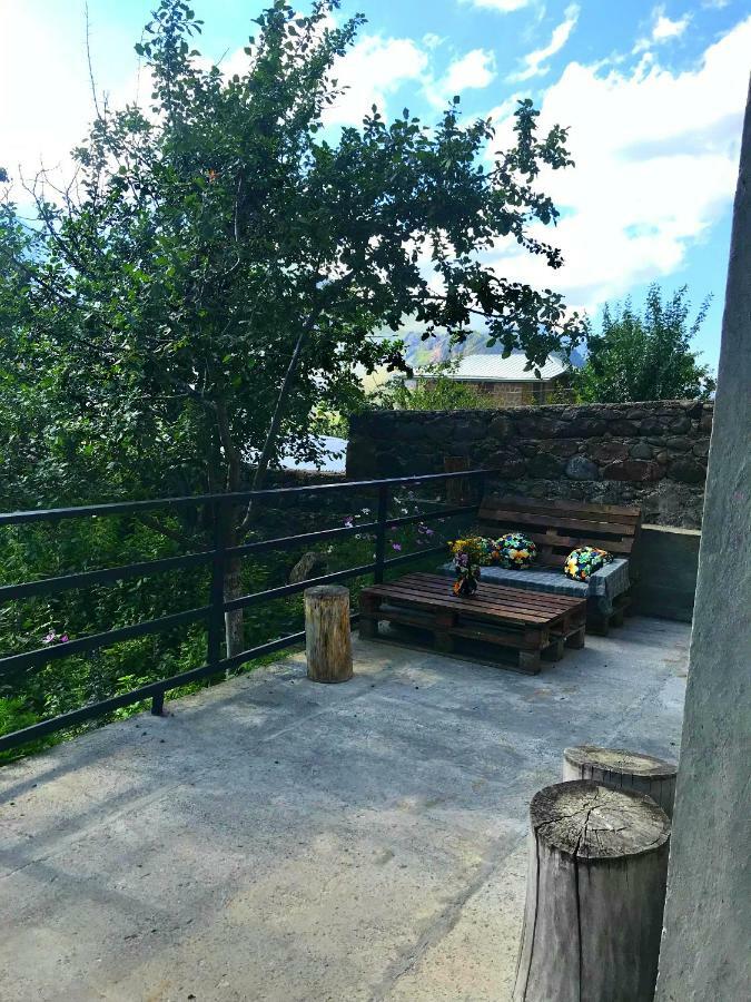 Piligrim Kazbegi Otel Dış mekan fotoğraf