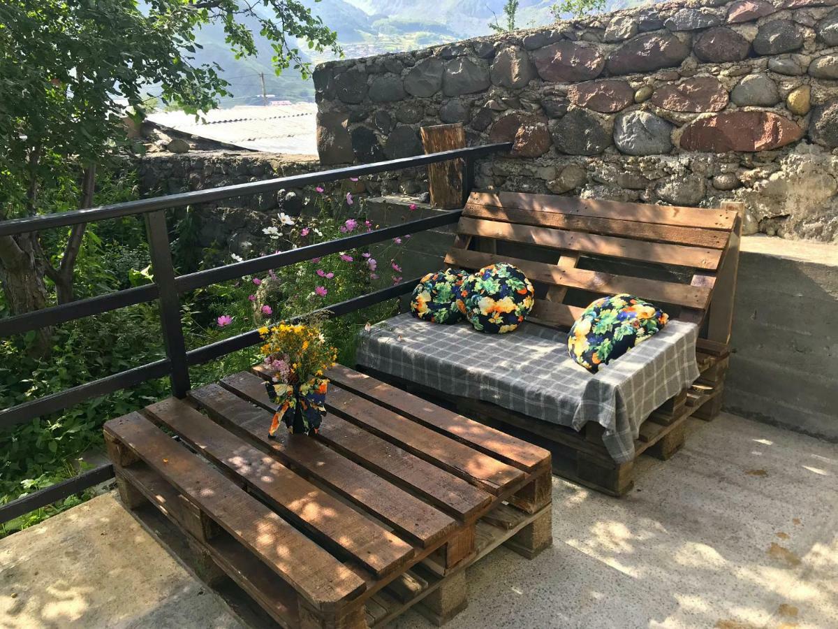 Piligrim Kazbegi Otel Dış mekan fotoğraf