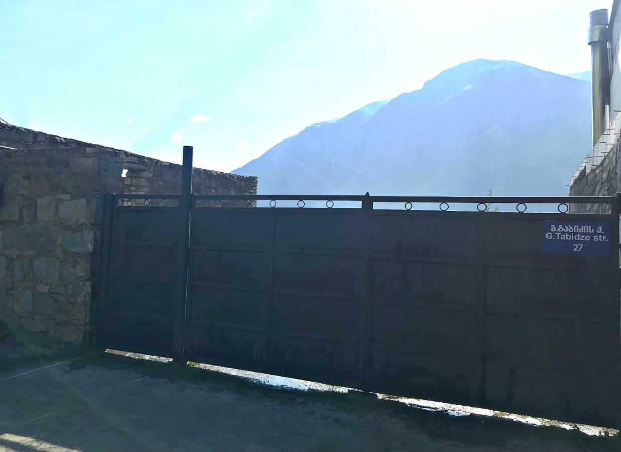 Piligrim Kazbegi Otel Dış mekan fotoğraf