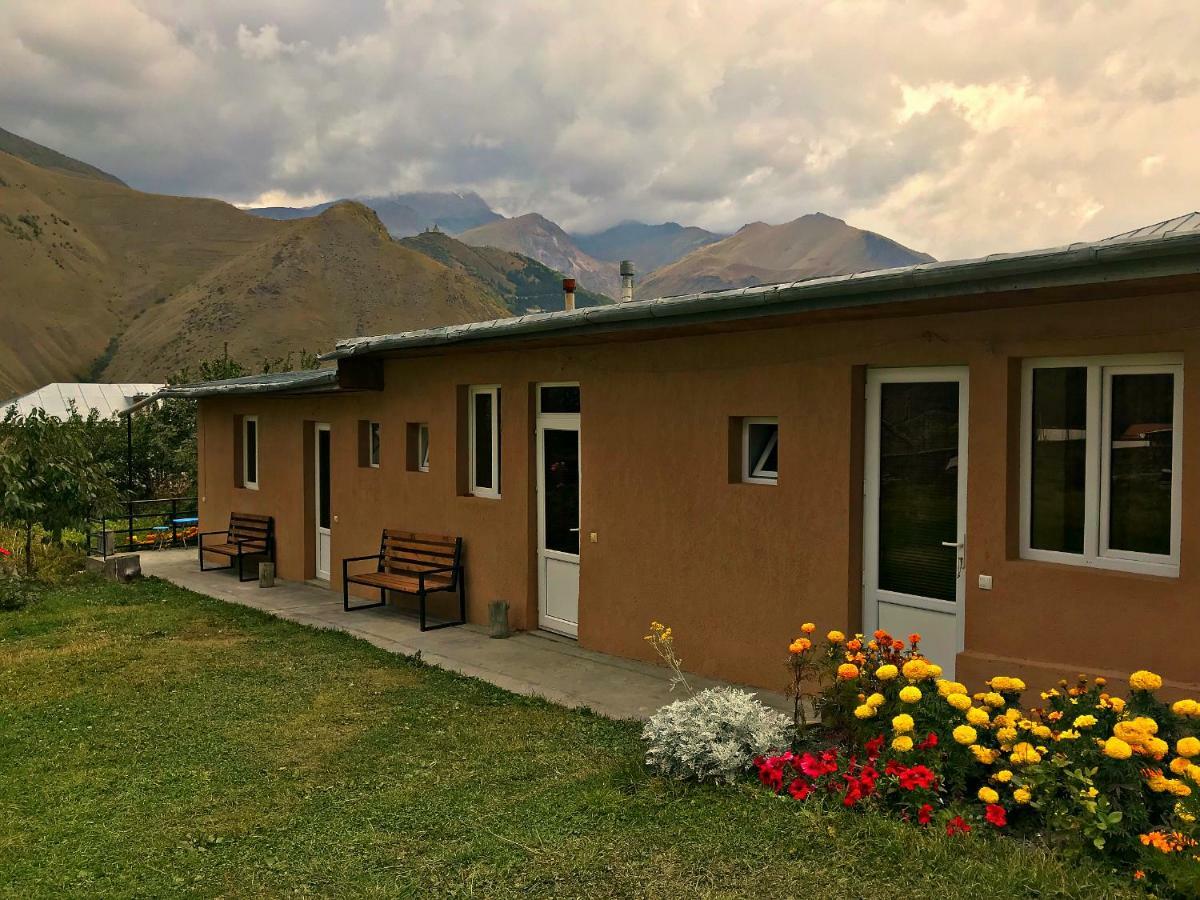 Piligrim Kazbegi Otel Dış mekan fotoğraf